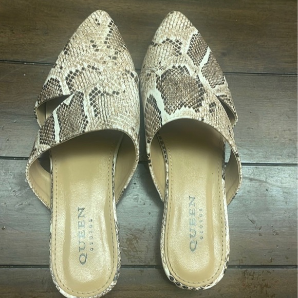 Snake Print Slip-On shoes - Picture 2 of 3